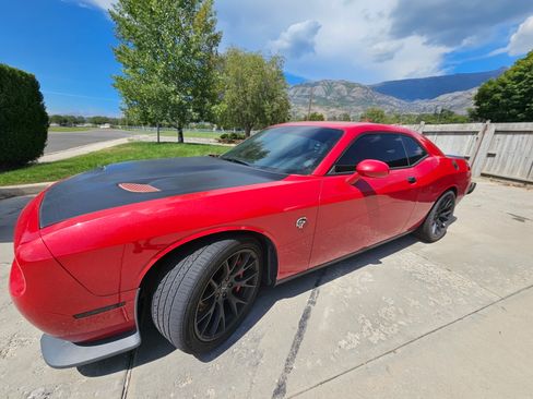 Used 2016 Dodge Challenger SRT Hellcat RWD image 6