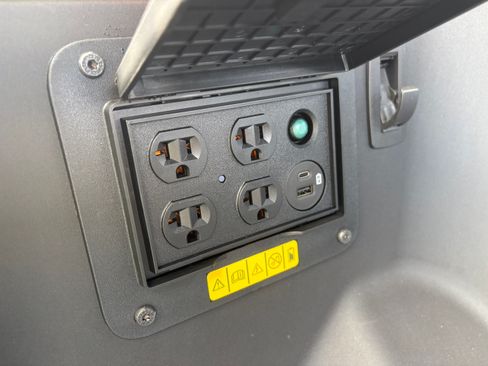 Used 2025 Ford F150 Lightning Lariat AWD/4WD image 19