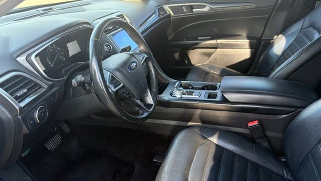 Used 2017 Ford Fusion SE w/ Fusion SE Technology Package FWD image 8