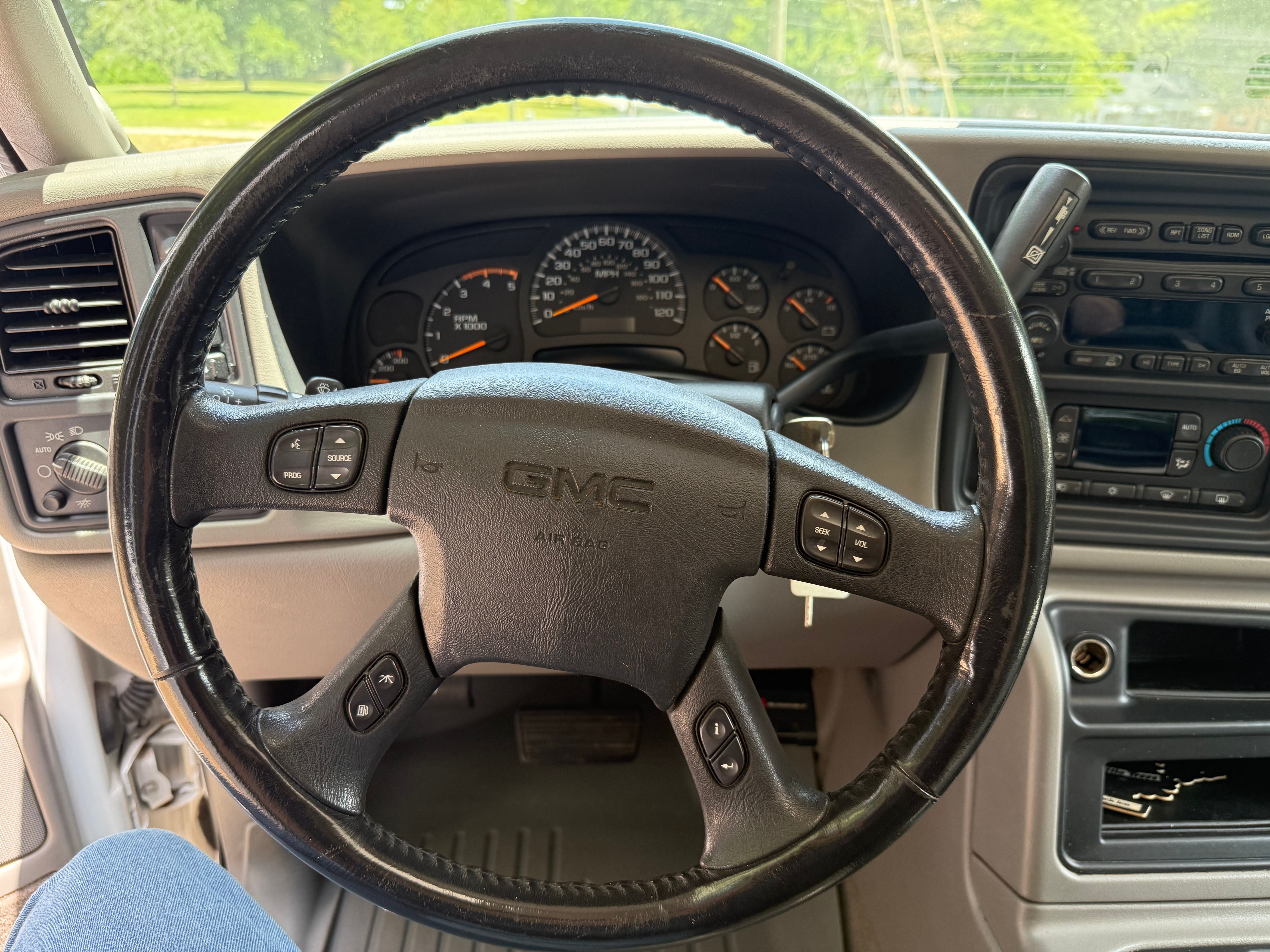 Used 2005 GMC Sierra 2500 SLT w/ Heavy-Duty Power Package AWD/4WD image 13