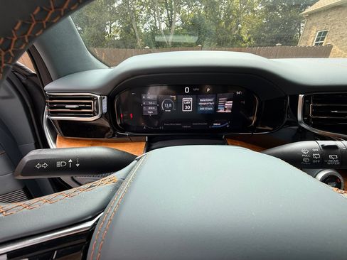 Used 2024 Jeep Grand Wagoneer Series III image 8