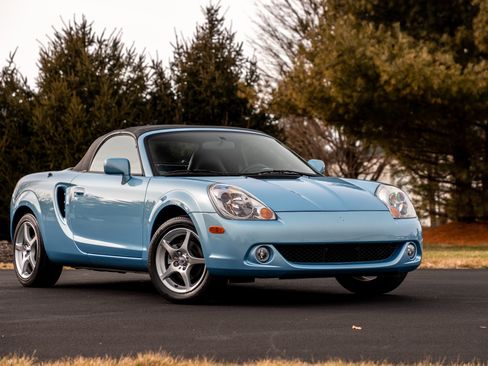 Used 2003 Toyota MR2 RWD image 1