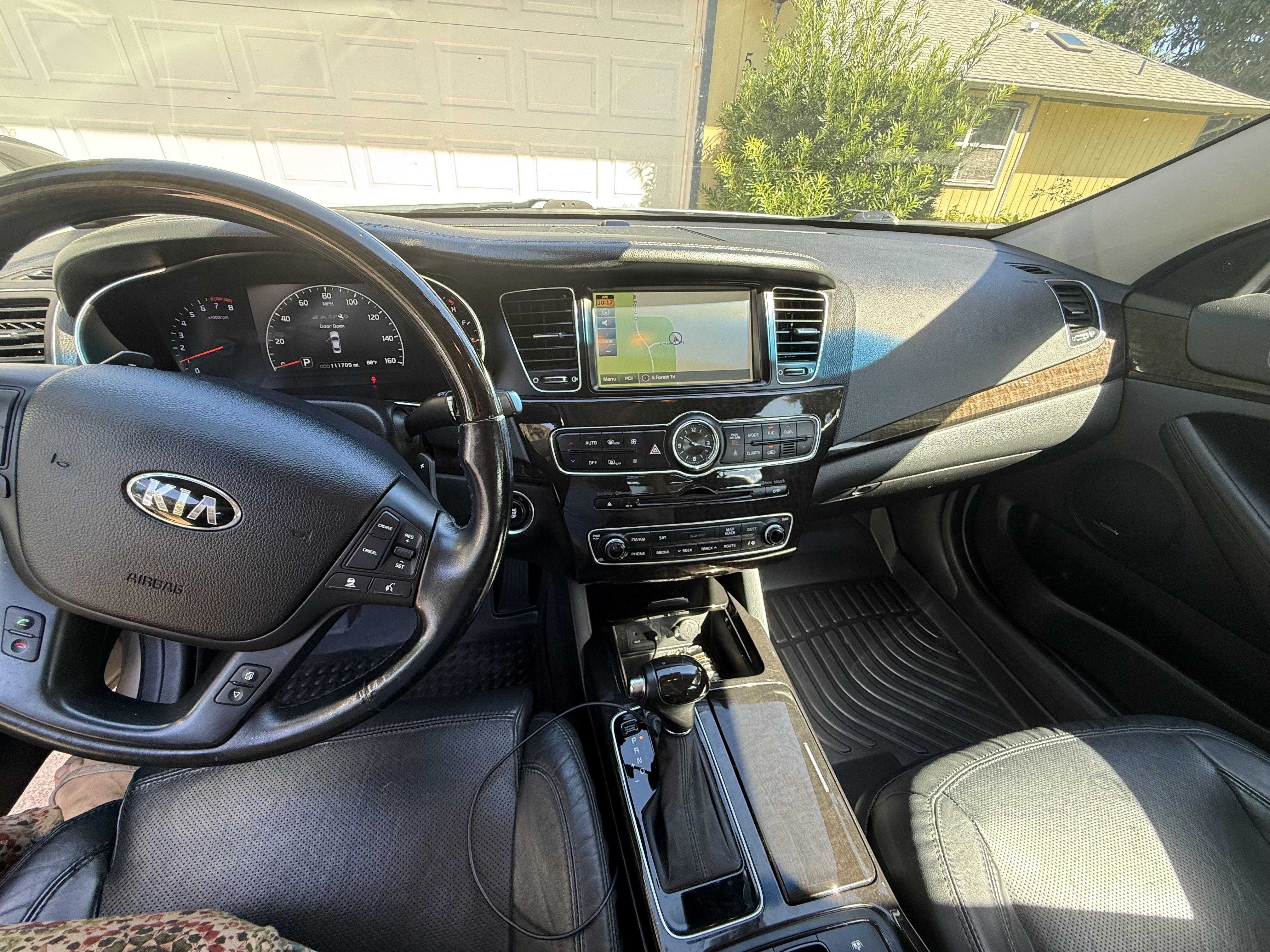 Used 2016 Kia Cadenza Premium w/ Luxury Plus Package FWD image 13