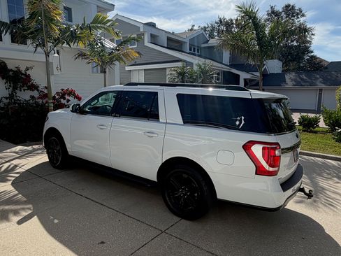 Used 2021 Ford Expedition Max XLT image 11
