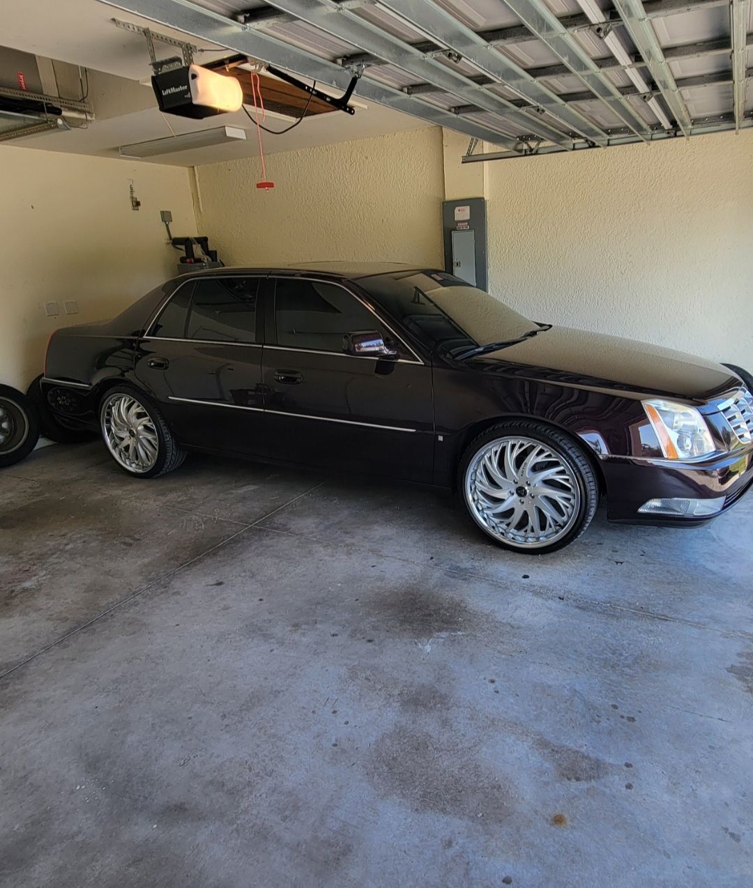 Used 2008 Cadillac DTS w/ Sun And Navigation Package FWD image 26