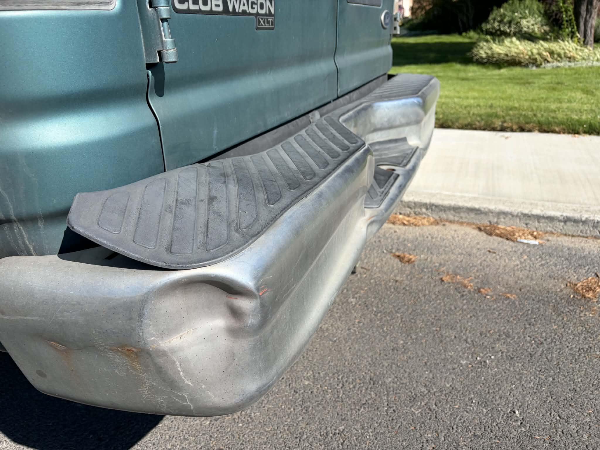 Used 1998 Ford E-350 and Econoline 350 Club Wagon RWD image 11