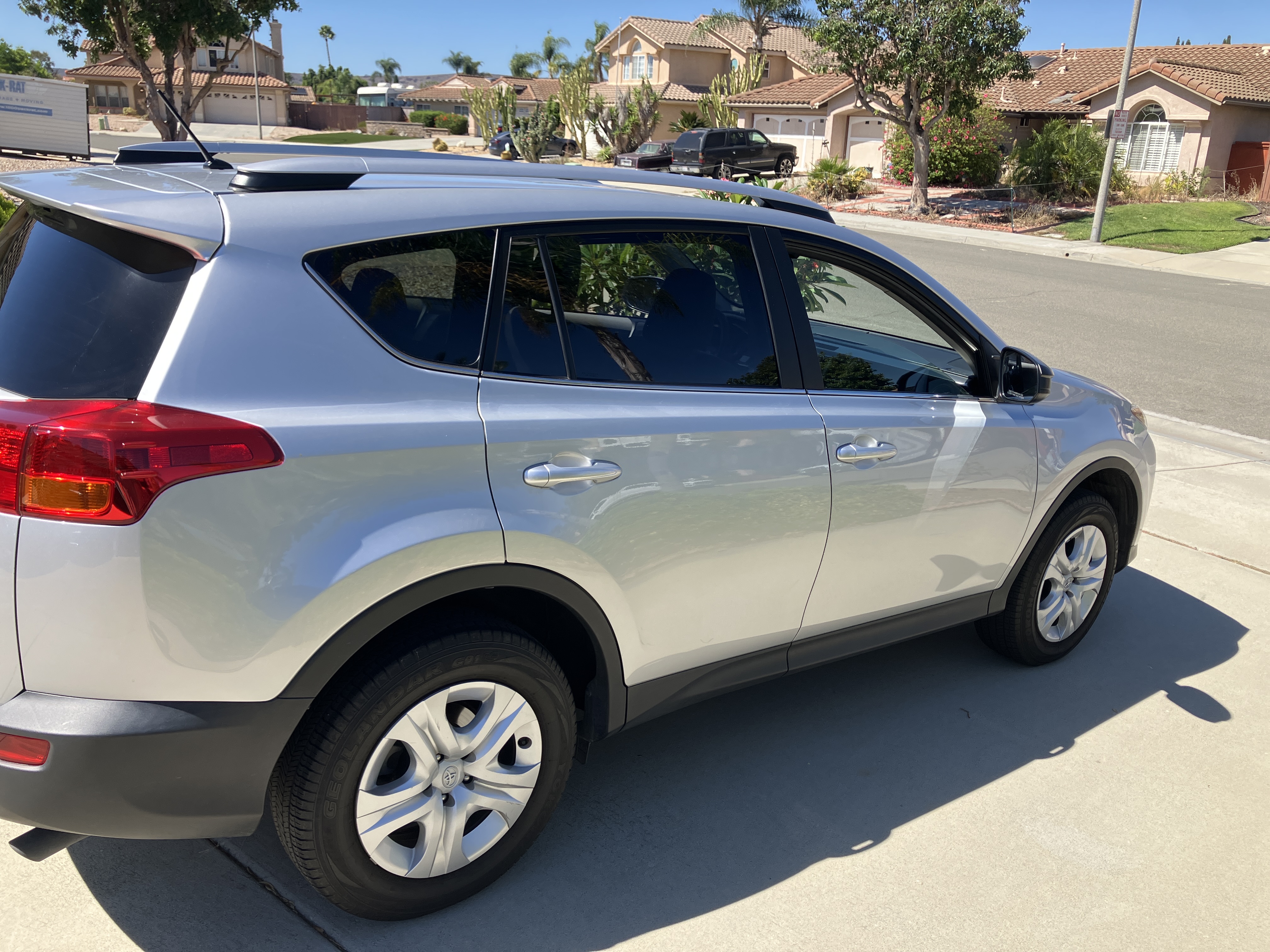 Used 2013 Toyota RAV4 LE FWD image 2