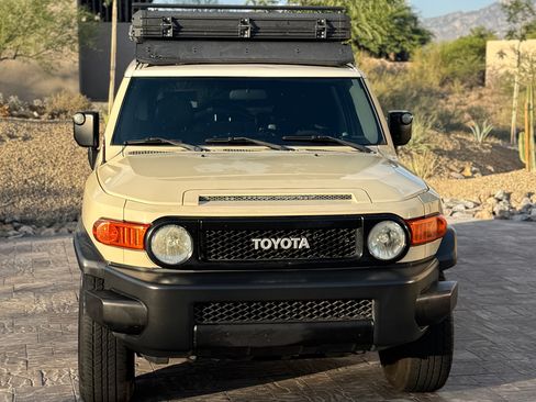 Used 2008 Toyota FJ Cruiser 4WD image 2