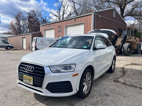 Used 2018 Audi Q3 2.0T Premium w/ Convenience Package image 4