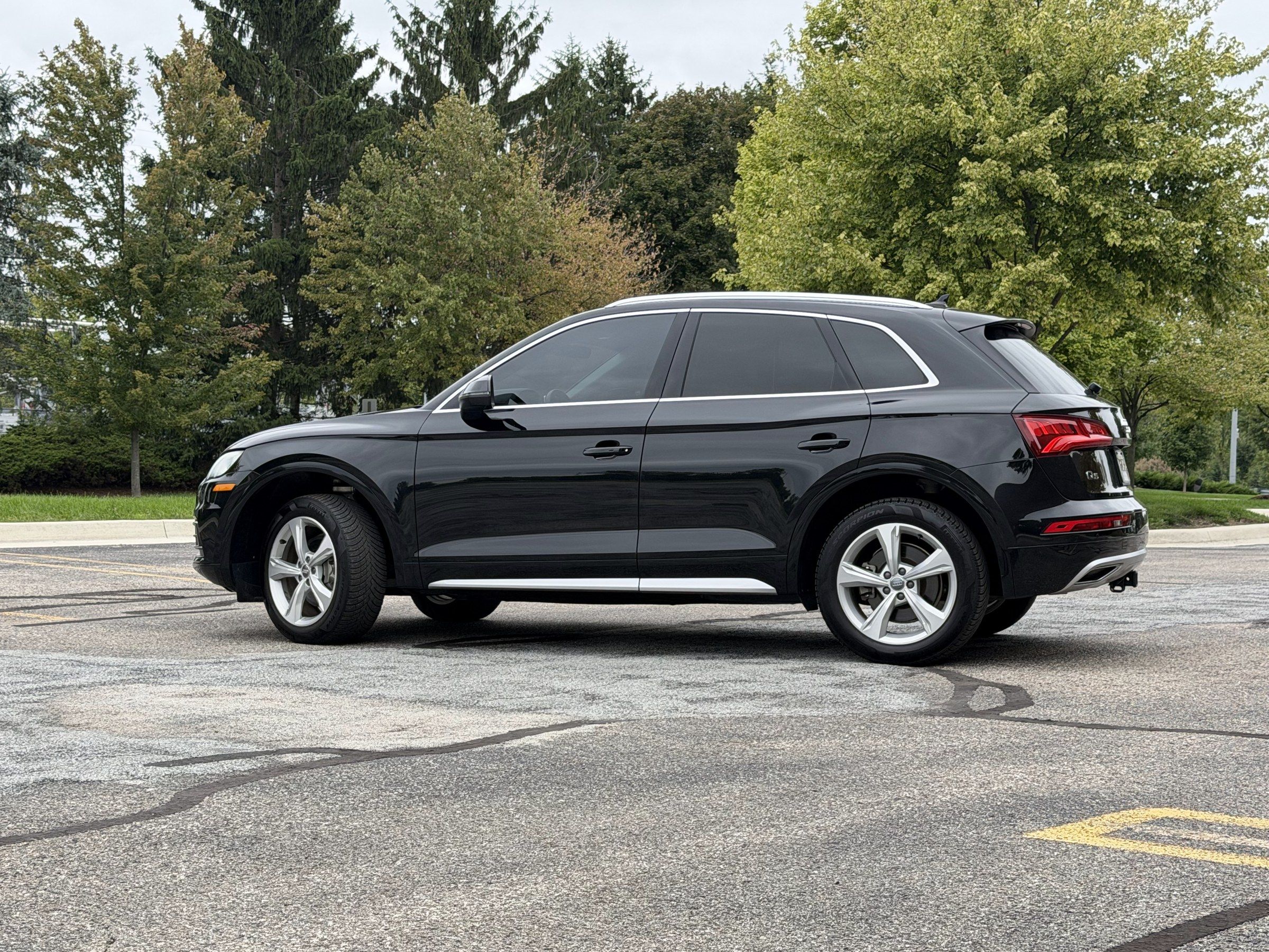 Used 2020 Audi Q5 2.0T Premium Plus w/ Premium Plus Package AWD/4WD image 5
