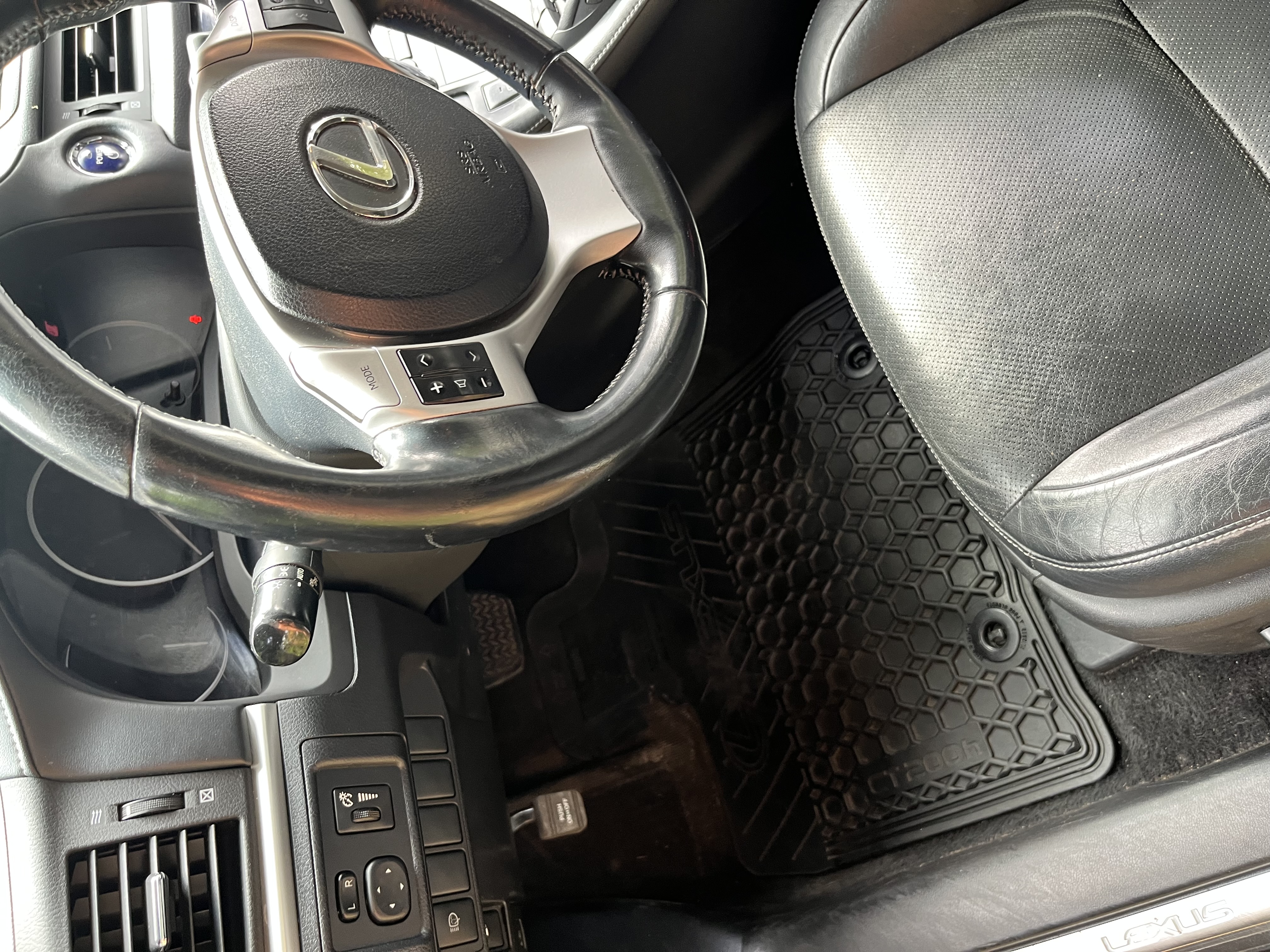 Used 2012 Lexus CT 200h Premium w/ Leather Pkg FWD image 22