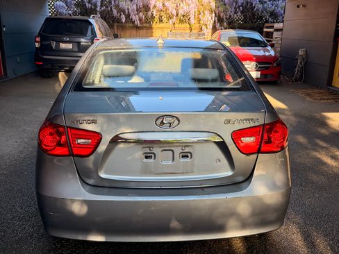 Used 2010 Hyundai Elantra GLS FWD image 13