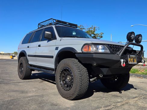 Used 2000 Mitsubishi Montero Sport LS image 1