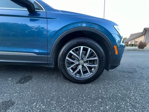 Used 2018 Volkswagen Tiguan SE w/ Panoramic Sunroof Package image 23