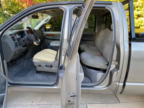 Used 2006 Dodge Ram 1500 Truck SLT w/ Quad Cab Big Horn Value Group image 2