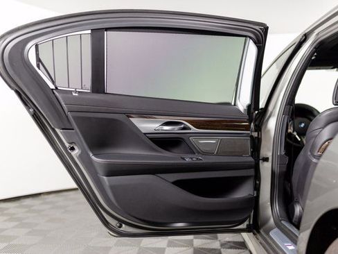 Used 2020 BMW 750i xDrive 750i xDrive Sedan 4D w/ Autobahn Package image 10