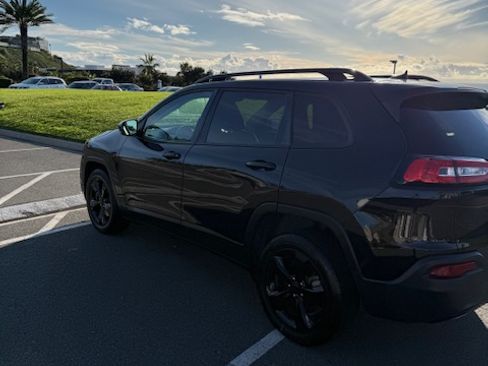 Used 2017 Jeep Cherokee High Altitude image 8