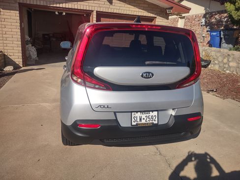 Used 2020 Kia Soul LX image 4