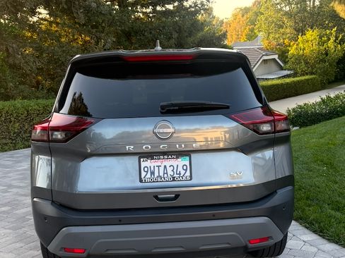 Used 2023 Nissan Rogue SV FWD image 4