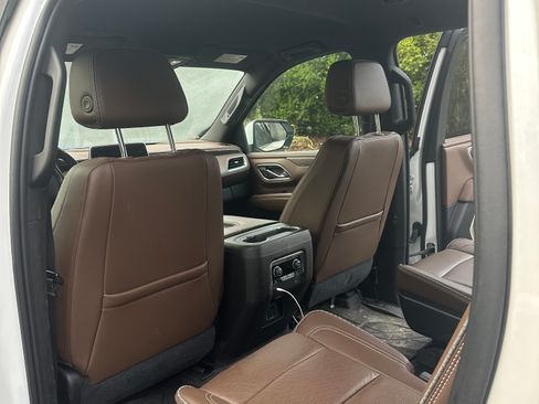Used 2021 Chevrolet Suburban High Country image 12