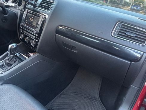 Used 2017 Volkswagen Jetta SEL image 10