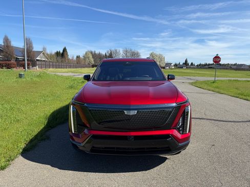 Used 2026 Cadillac Vistiq Sport image 12