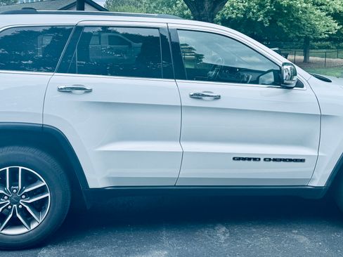 Used 2017 Jeep Grand Cherokee Limited AWD/4WD image 11