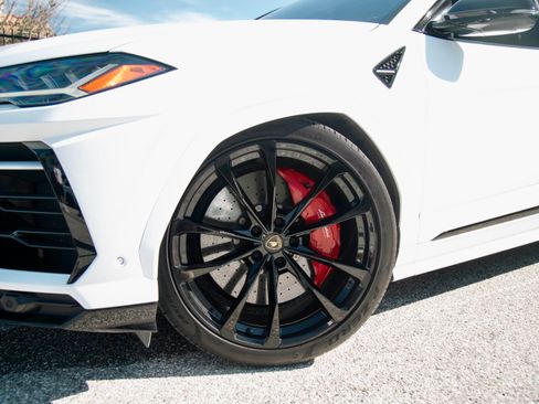 Used 2021 Lamborghini Urus image 5