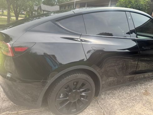 Used 2022 Tesla Model Y Long Range AWD/4WD image 10