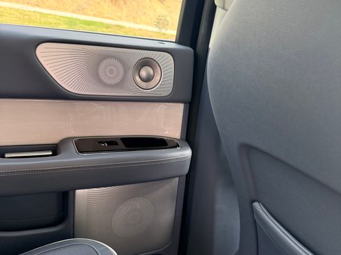 Used 2024 Lincoln Navigator Black Label image 15