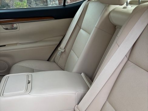 Used 2015 Lexus ES 300h image 12