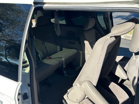 Used 2001 Chrysler Town & Country EX image 12