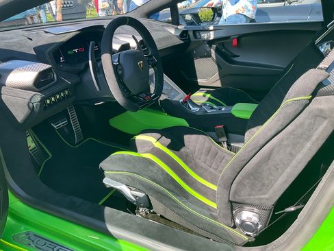 Used 2022 Lamborghini Huracan STO image 6