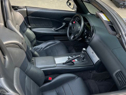 Used 2004 Honda S2000 image 9