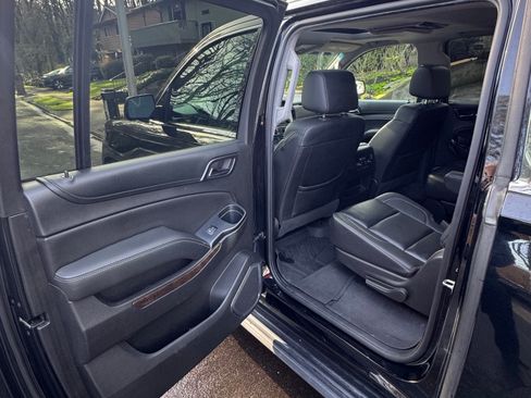 Used 2018 Chevrolet Suburban LT image 10