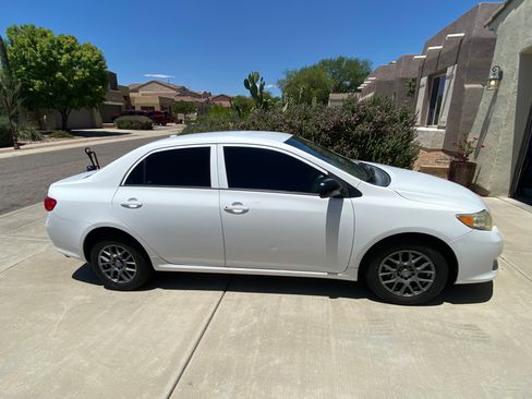 Used 2010 Toyota Corolla FWD image 1