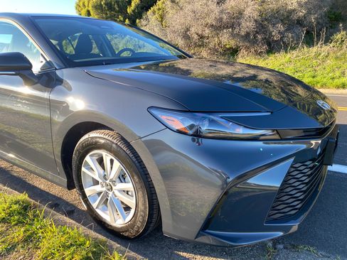 Used 2026 Toyota Camry LE image 5