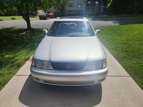 Used 1999 Toyota Avalon XLS FWD image 15