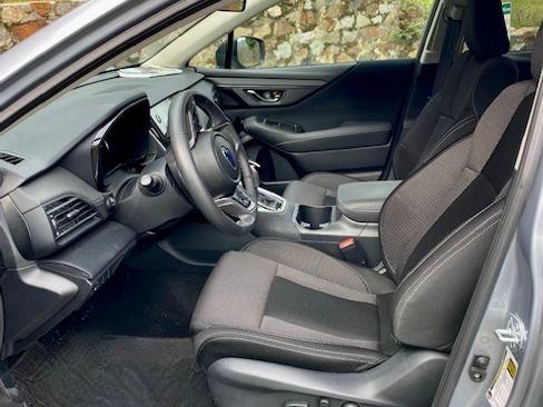 Used 2025 Subaru Outback Premium image 6