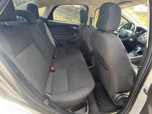 Used 2018 Ford Focus SE FWD image 13