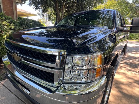 Used 2011 Chevrolet Silverado 2500 LTZ w/ LTZ Plus Package AWD/4WD image 9
