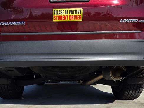 Used 2017 Toyota Highlander Limited w/ Protection Package #3 image 6