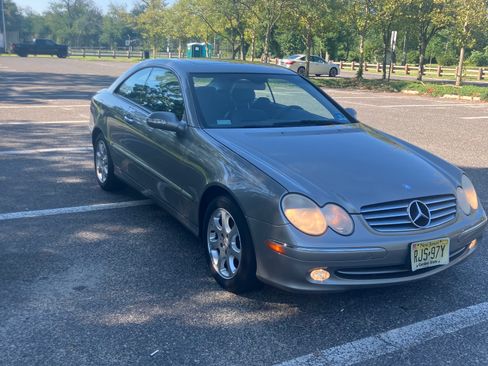 Used 2004 Mercedes-Benz CLK 320 Coupe image 2