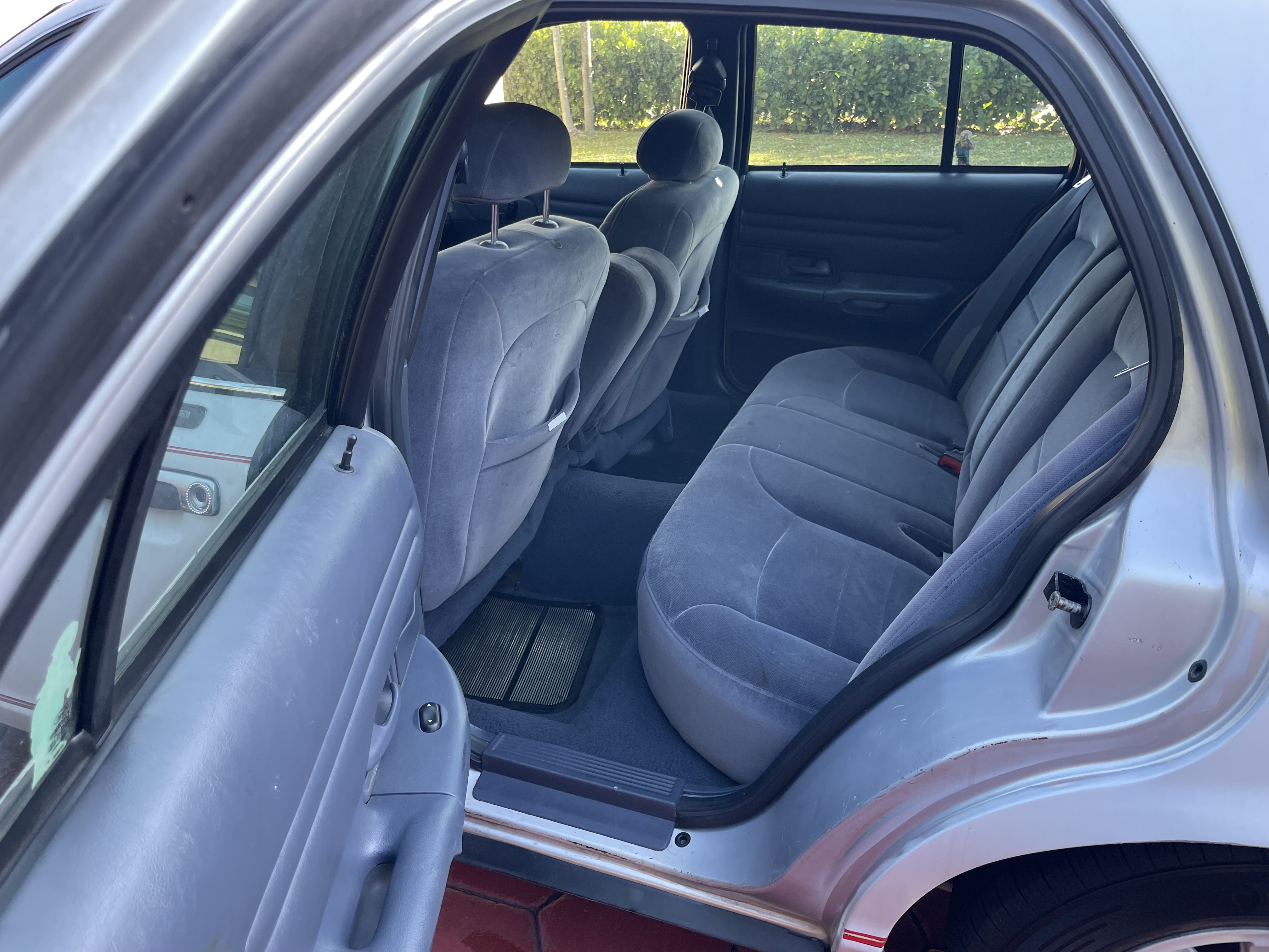 Used 2002 Ford Crown Victoria LX RWD image 14