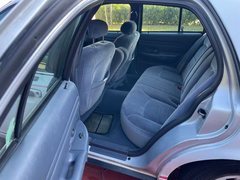 Used 2002 Ford Crown Victoria LX image 14