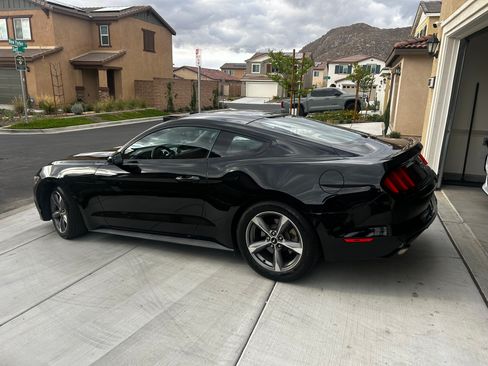 Used 2016 Ford Mustang Coupe image 8