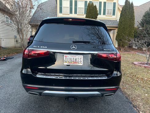 Used 2025 Mercedes-Benz GLS 450 4MATIC image 9