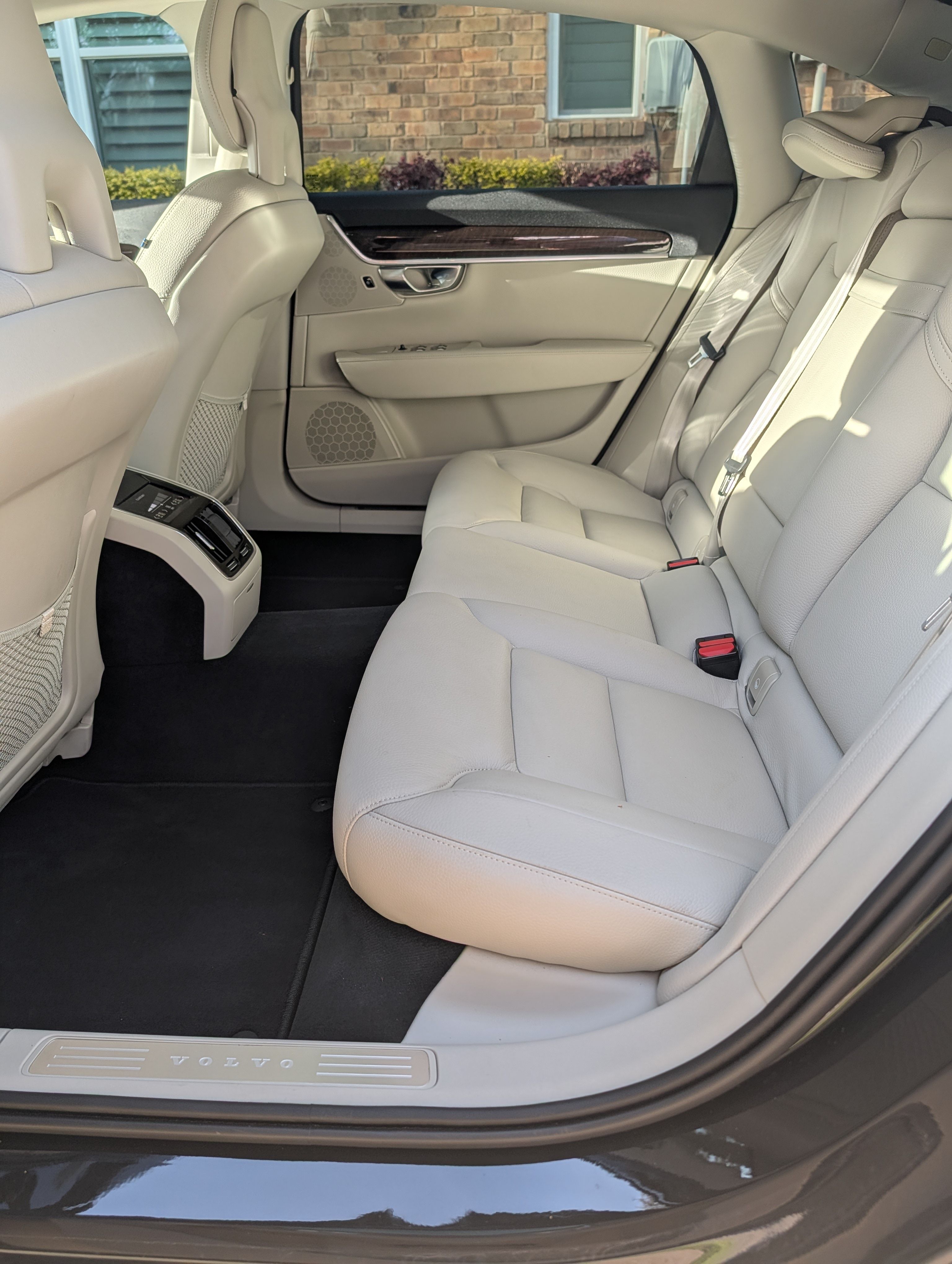 Used 2018 Volvo S90 T5 Momentum w/ Protection Package Premier FWD image 11