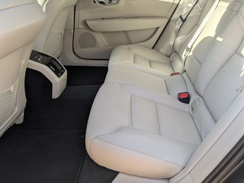 Used 2018 Volvo S90 T5 Momentum w/ Protection Package Premier image 11