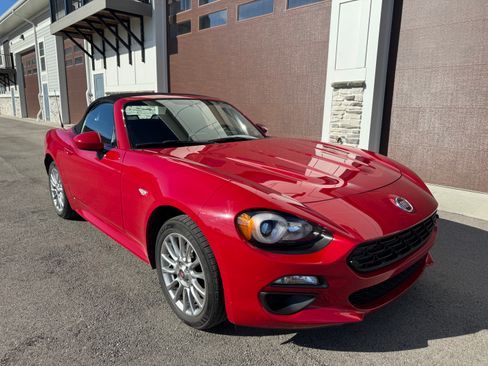 Used 2018 FIAT 124 Spider Classica w/ Technology & Siriusxm Group image 13